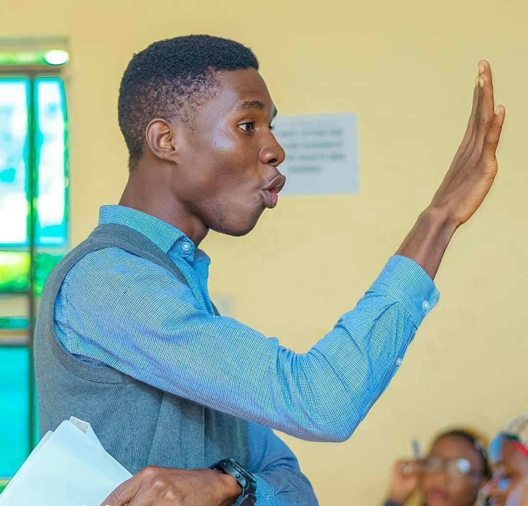 An STWU facilitator addressing students during a Straight Talk session